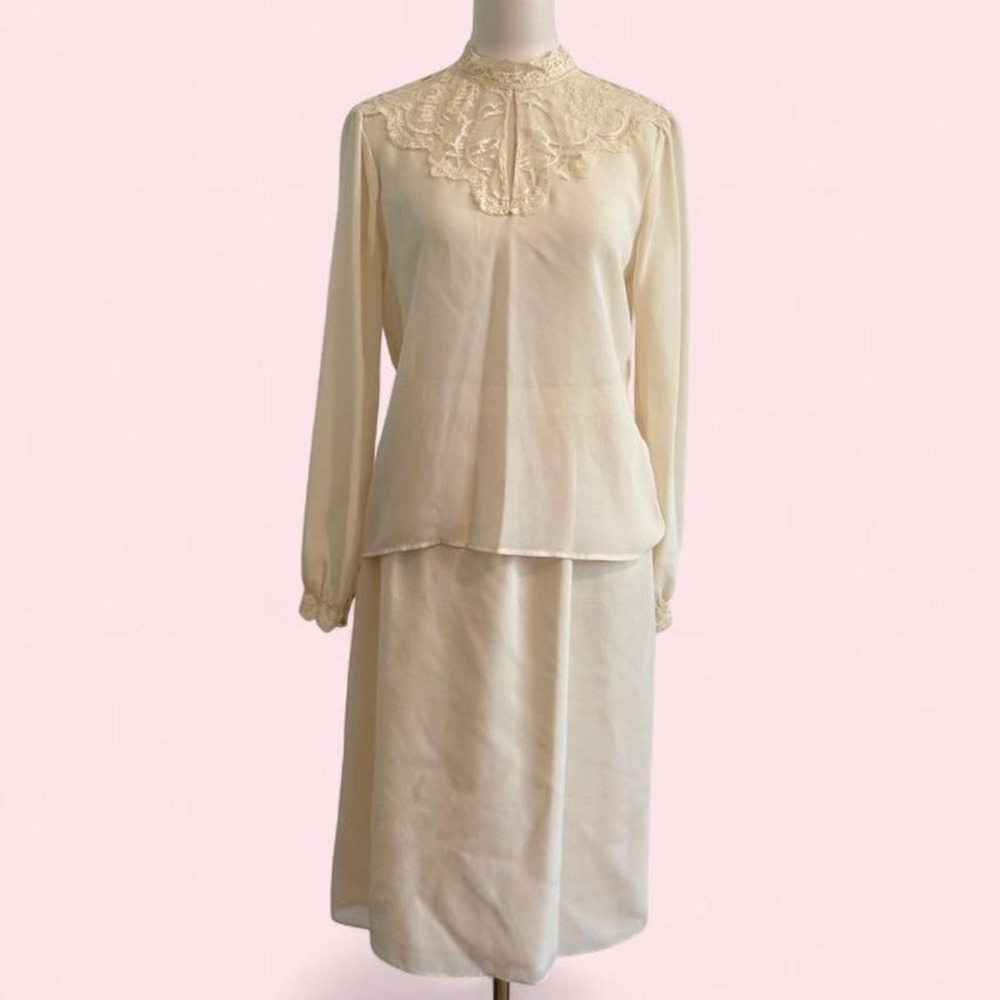 Rare 1960s/70s Vintage Cream Lace Blouse & Skirt Two-Piece‎ Set — Size 0-2
